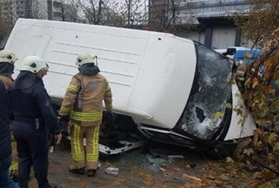 Servis minibüsü devrildi: 14 yaralı