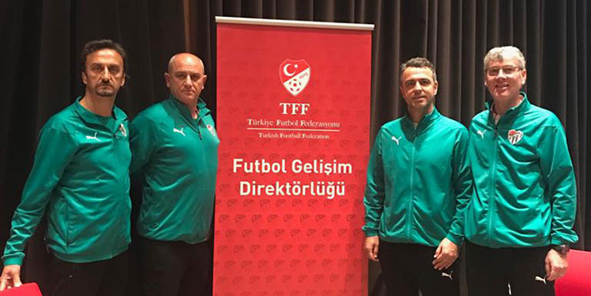 Antrenörler eğitimde Antrenörler eğitimde