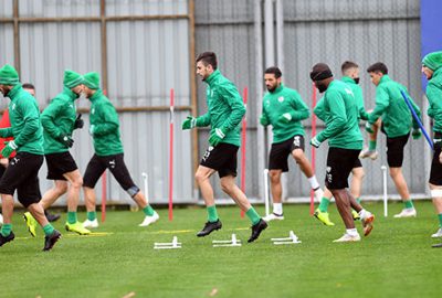 Timsah soğuk dinlemedi!