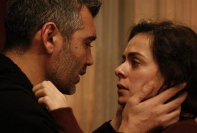 Özge Özpirinçci’nin dudağını uçuklatan sahne… Kadın dizisinden flaş tüyo geldi!