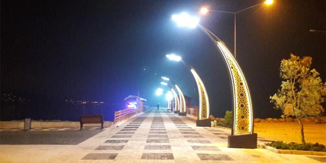 Gemlik sahili ışıl ışıl oluyor