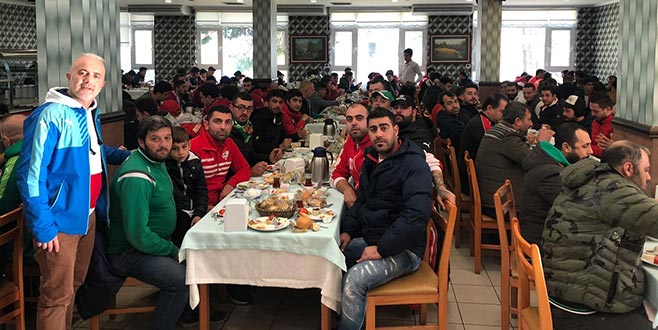 Bursaspor ve Antalyaspor taraftarlarından dostluk mesajı Bursaspor ve Antalyaspor taraftarlarından dostluk mesajı