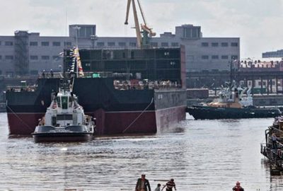 İlk yüzer nükleer santral hizmete girdi