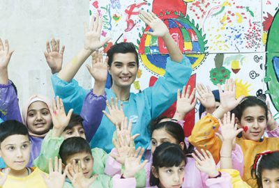 Suriyeli çocuklarla resim yaptı