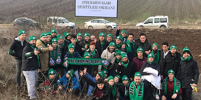 Şehitler için fidan diktiler Şehitler için fidan diktiler