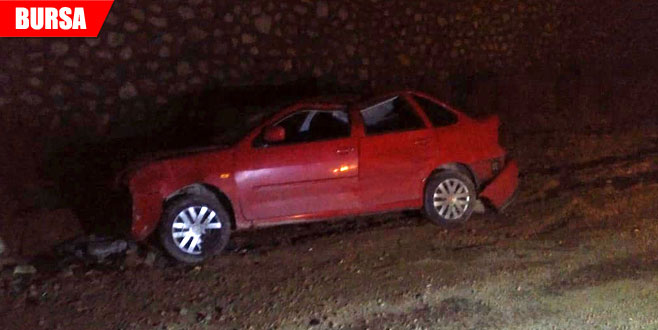 El freni çekilmeyen otomobil uçuruma devrildi: Yaralılar var