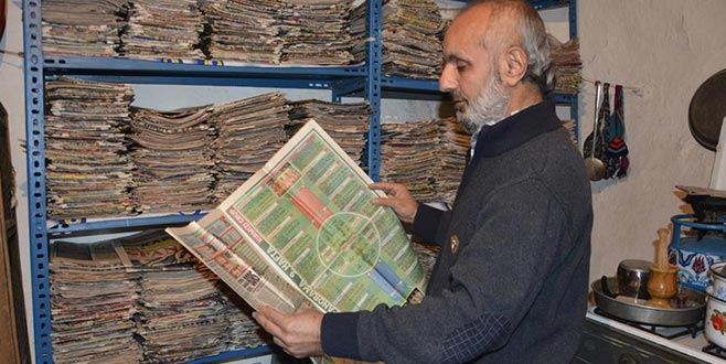 22 yıldır spor gazetesi biriktiriyor