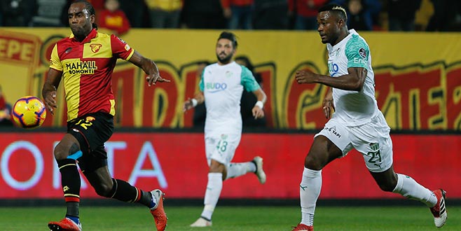 İzmir’de puanlar paylaşıldı İzmir’de puanlar paylaşıldı