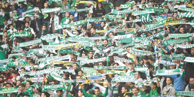 Her şeye rağmen taraftarı yanında Her şeye rağmen taraftarı yanında