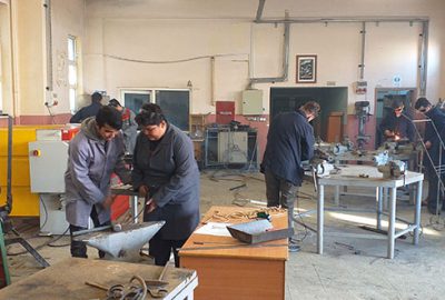 Hem meslek öğreniyorlar hem üretiyorlar
