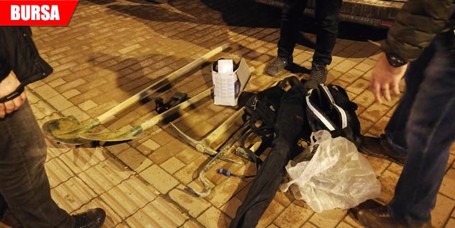 Devriye gezen polis şüphelendi! Suç aletleriyle yakalandılar
