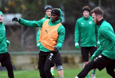 Timsah gözünü karattı