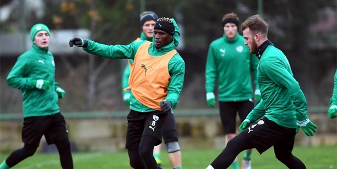 Timsah gözünü karattı Timsah gözünü karattı