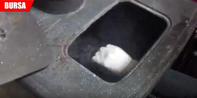 Şok baskın! Paniğe kapılıp sobaya attı… Şok baskın! Paniğe kapılıp sobaya attı…