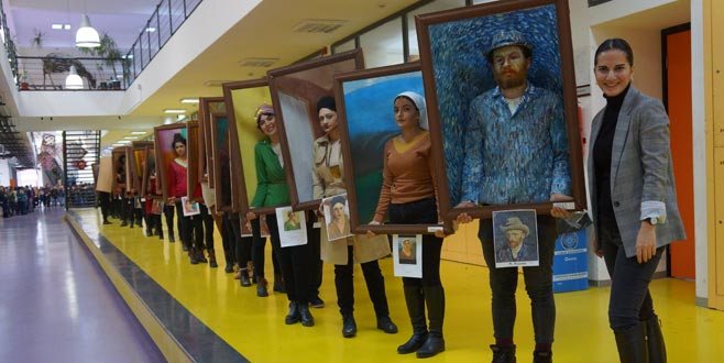 ‘Yürüyen portreler’ izleyiciyle buluştu