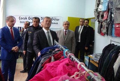 Okulda ‘sevgi mağazası’ açtılar