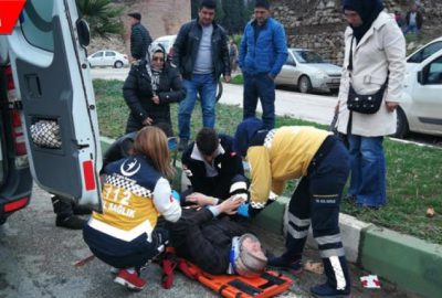 Motosikletle kamyonet çarpıştı: 1 yaralı