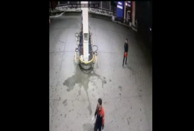 Molotoflu saldırganlar akaryakıt istasyonunda görüntülendi