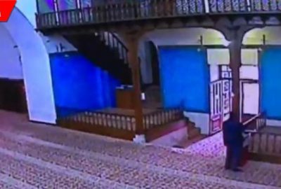 Akıl almaz yöntem! Camide suçüstü yakalandı