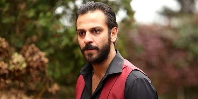 Bursalı ünlü oyuncu yazar oldu Bursalı ünlü oyuncu yazar oldu