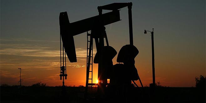 Petrolde fiyat tahminini düşürdü