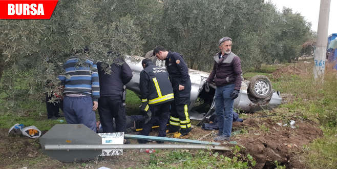 Takla atan araç zeytinliğe uçtu Takla atan araç zeytinliğe uçtu