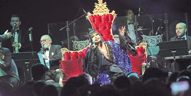 Diva’ya özel taht