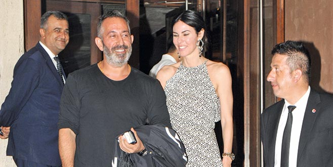 Defne’den sevgilisine para tokası