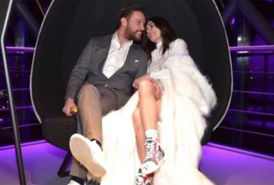 Yatakta gecelikli pozları olay oldu