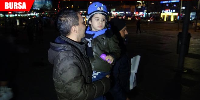 Küçük çocuk üzerinde notla annesi tarafından terk edildi!