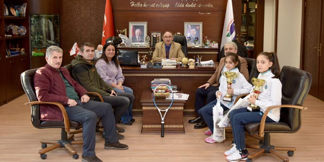 Başkan Kurtulan’dan şampiyon raketlere kutlama