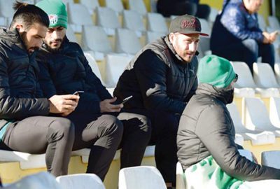 Oynamayanlar idman yaptı