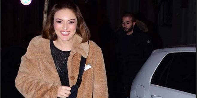 Sevgilisiyle yakalandı