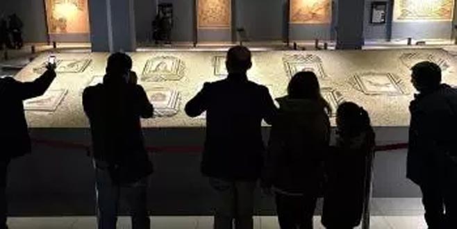 ‘Çingene Kızı’na 1 milyon ziyaretçi!