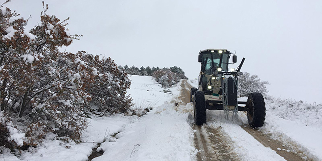 Karacabey’de karla yoğun mücadele
