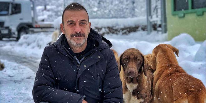 Yolda mahsur kaldı Yolda mahsur kaldı