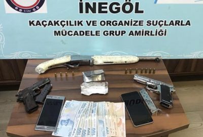 İnegöl’de operasyon: Silah ve uyuşturucu ele geçirildi