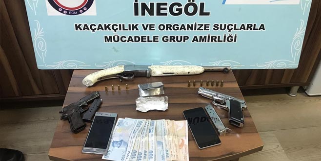 İnegöl’de operasyon: Silah ve uyuşturucu ele geçirildi