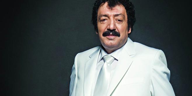 ‘Kimseye kaptırmam, benim için önemli’ dedi! Ünlü şarkıcı Müslüm Gürses’in gömleğini satın aldı