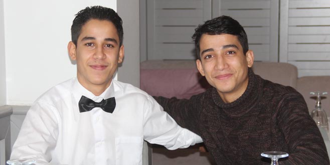 İkizi komi, kendisi ünlü