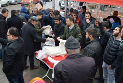 Ücretsiz bez torba dağıttılar