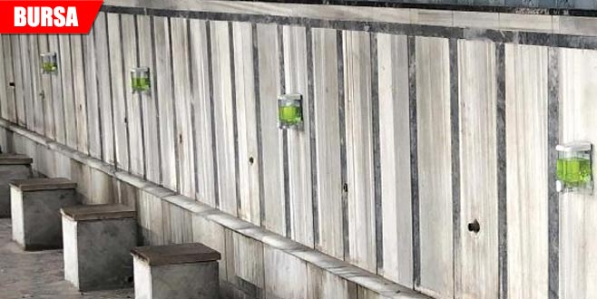 2 caminin musluklarını çaldılar