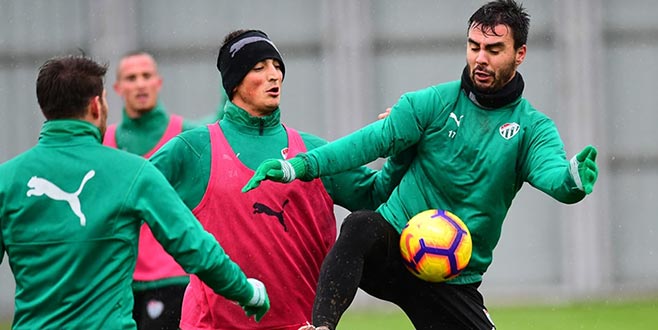 Yağmur bile durduramadı Yağmur bile durduramadı