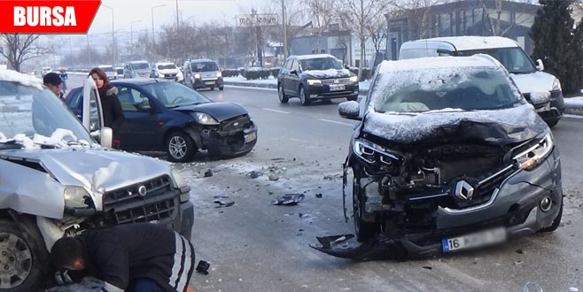 Kaza üstüne kaza! Yaralılar var Kaza üstüne kaza! Yaralılar var