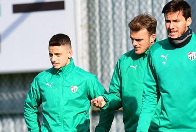 Timsah gözünü kararttı