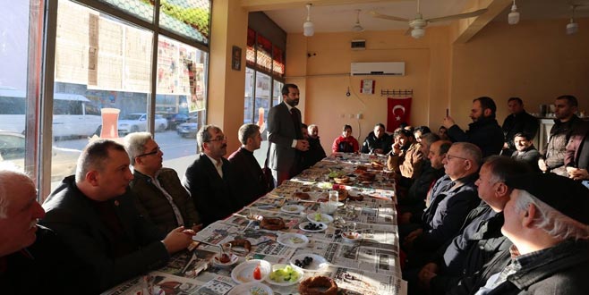 Işık, esnafın nabzını tutuyor Işık, esnafın nabzını tutuyor