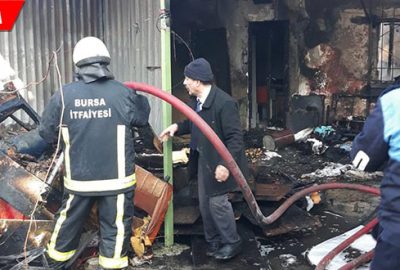 Yangını fark eden kahraman zabıtalar mahsur kalan kız çocuğunu kurtardı