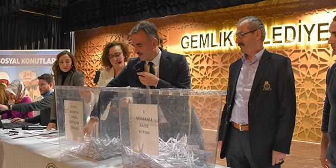 Sosyal konutların kuraları çekildi