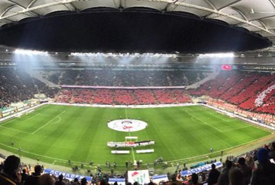 Bursasporlu taraftarlardan ay-yıldızlı kareografi