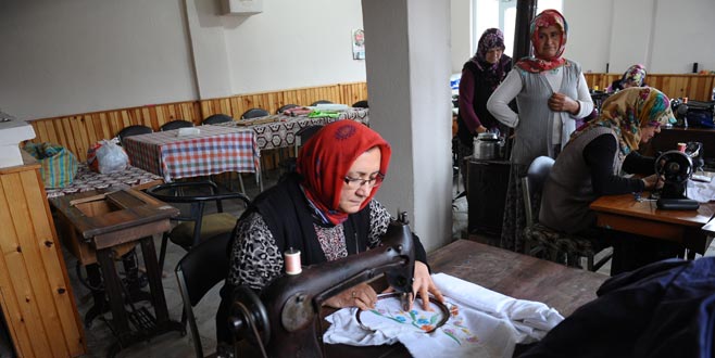 Köy kadınları bindallı yapmayı öğreniyorlar